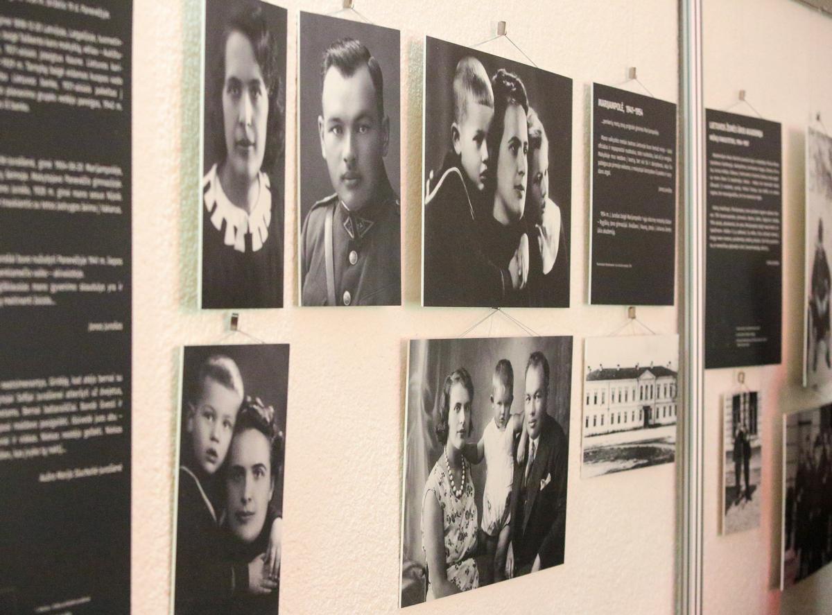 Parodos stendai primena režisieriaus vaikystę bei jaunystę Marijampolėje.