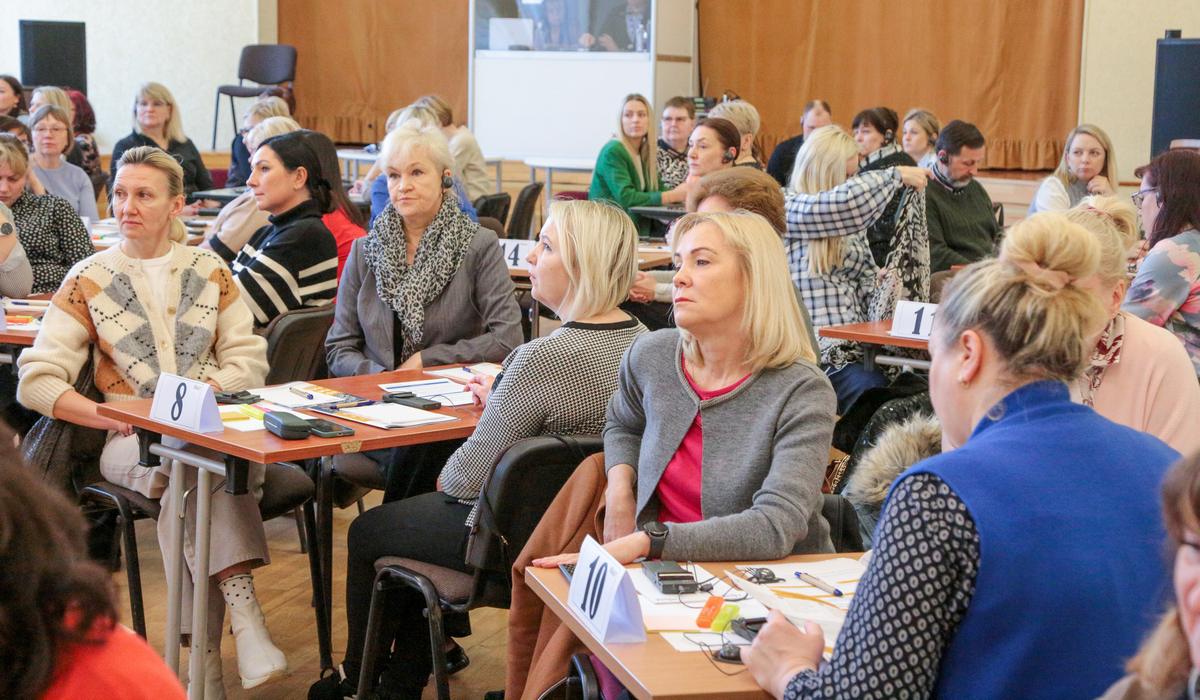 Kursų dalyviai pasijus mokinių kailyje.