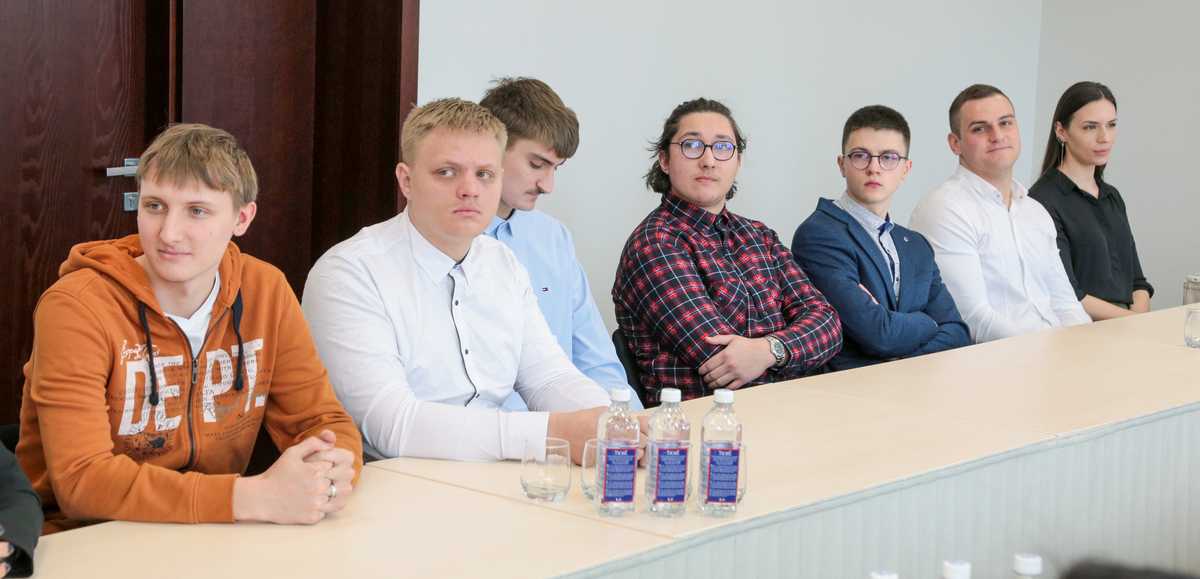 Profesinio rengimo centro moksleiviams įteiktos vardinės stipendijos.