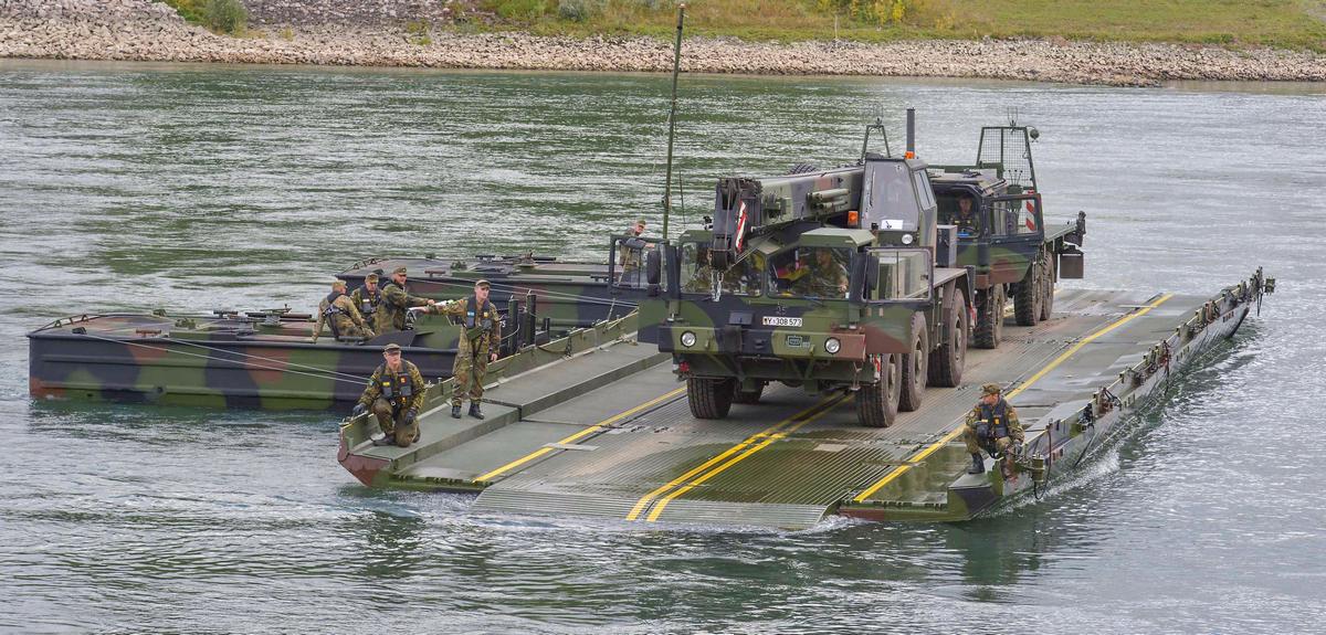 Tiltą per Šešupę stato Vokietijos kariuomenės 45-oji šarvuotosios brigados inžinieriai.