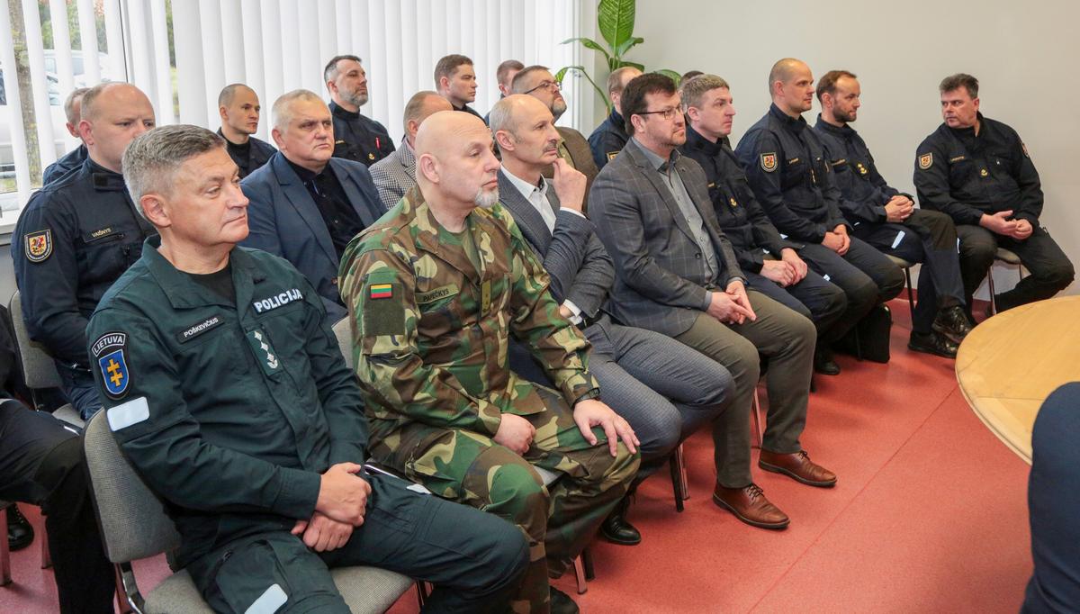 Pirmą kartą surengtame veiklos pristatyme dalyvavo ne tik ugniagesiai, bet ir giminingų institucijų bei savivaldybių vadovai.