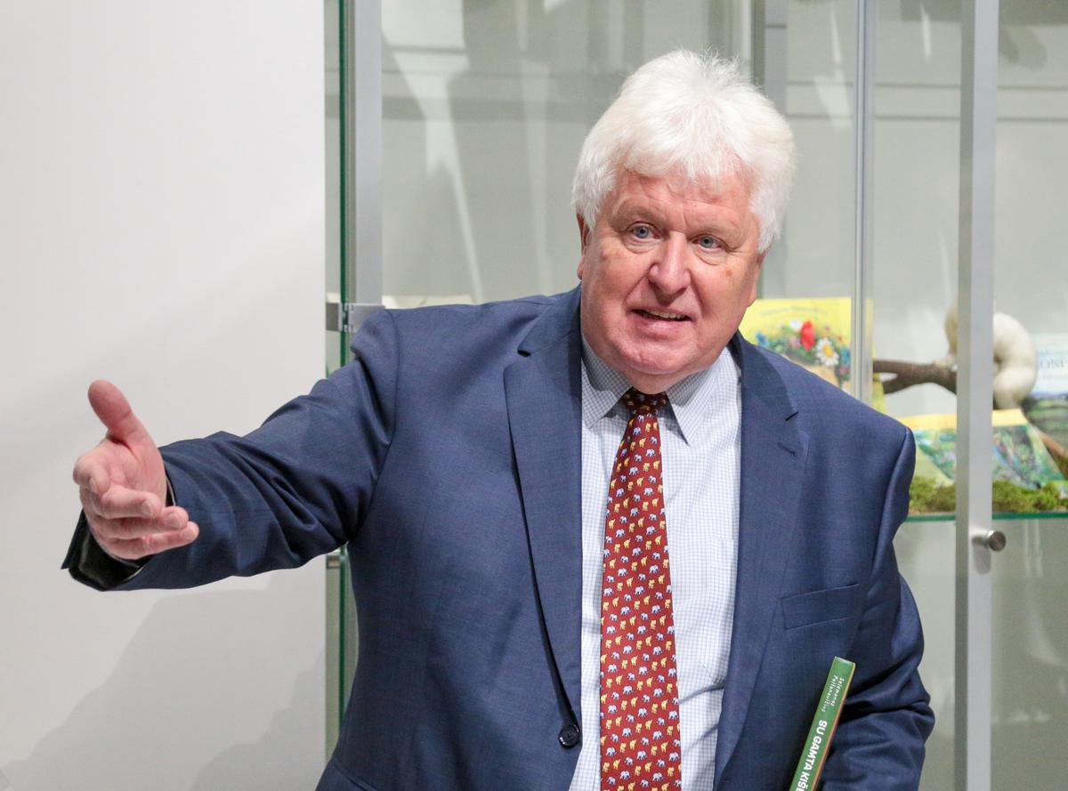 Selemonui Paltanavičiui – garbinga premija už ilgametį įvairiapusį darbą. 