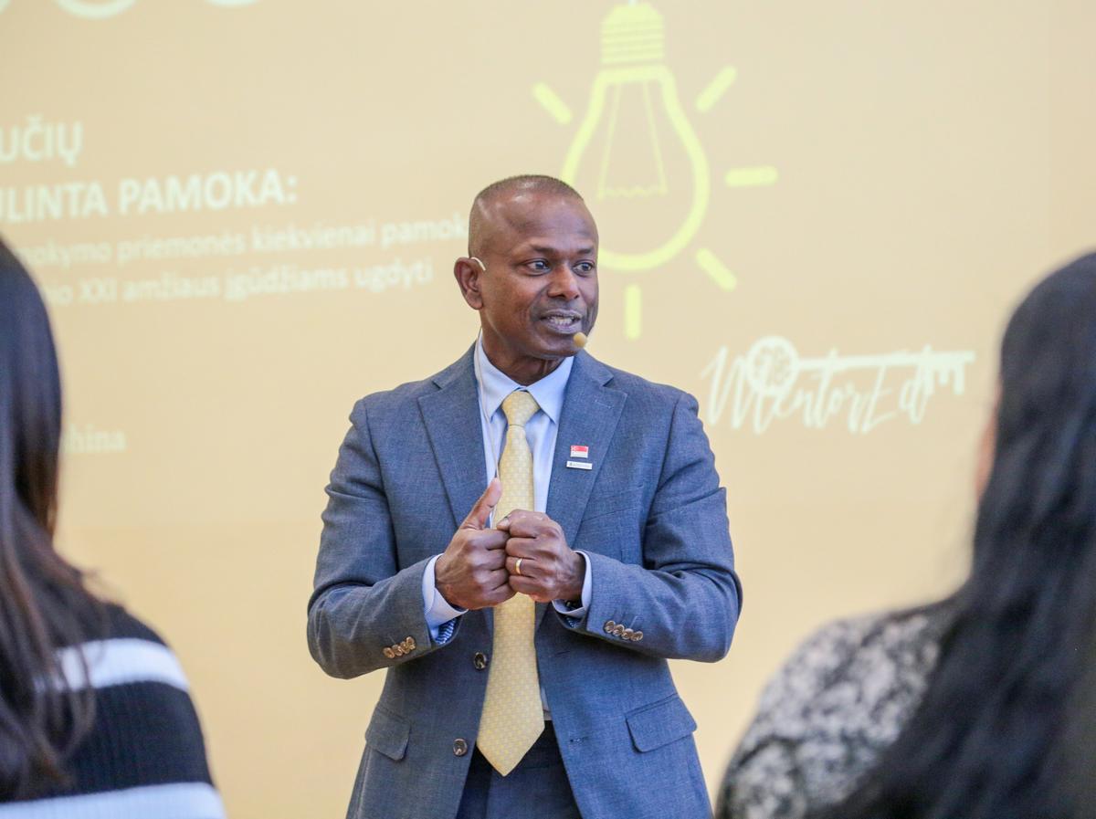 
Lektorius Maikas Thirumanas turi daugiau kaip 25 metų patirties švietimo srityje.