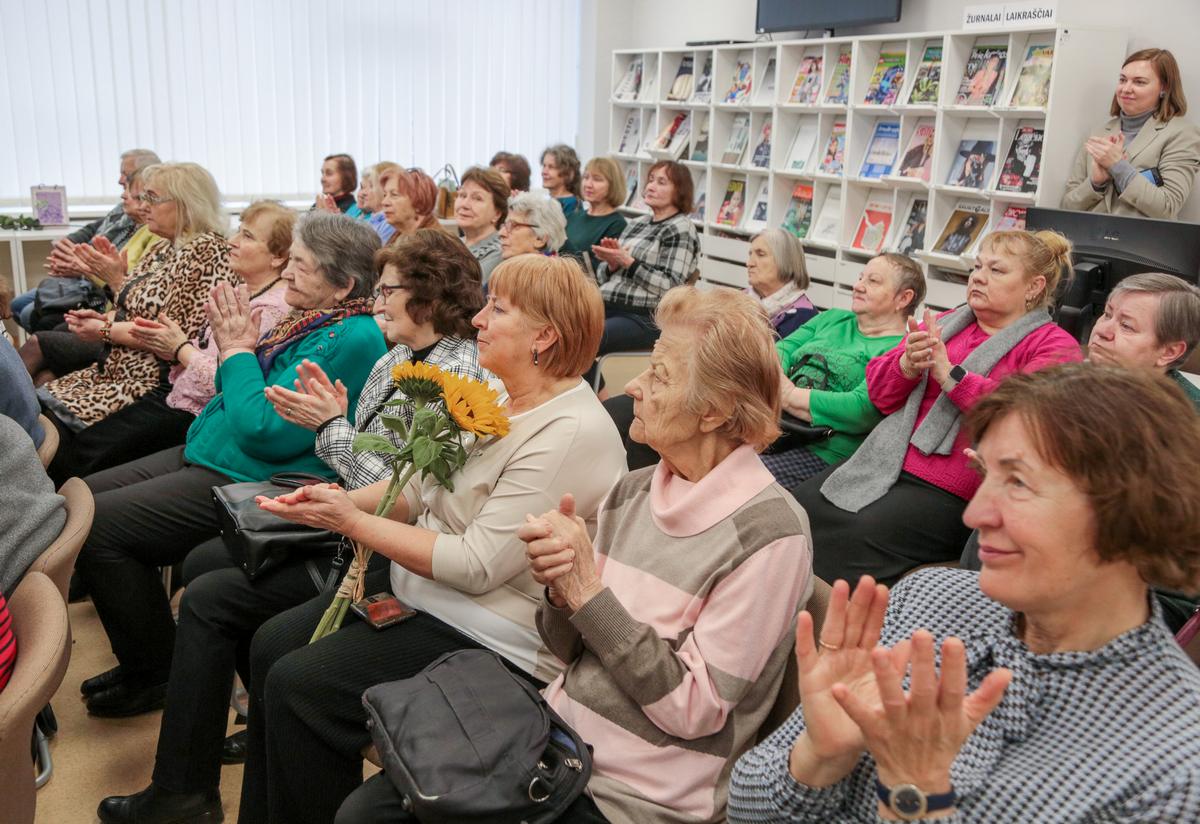 Į susitikimus su kūrėjais visada susirenka daug žmonių.   