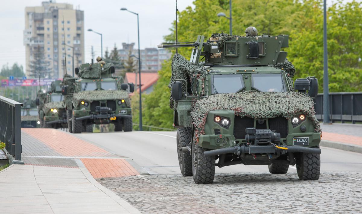 Gyventojai galėjo pamatyti, kokia galinga karinė technika yra mūsų kariuomenės ir sąjungininkų rankose.
