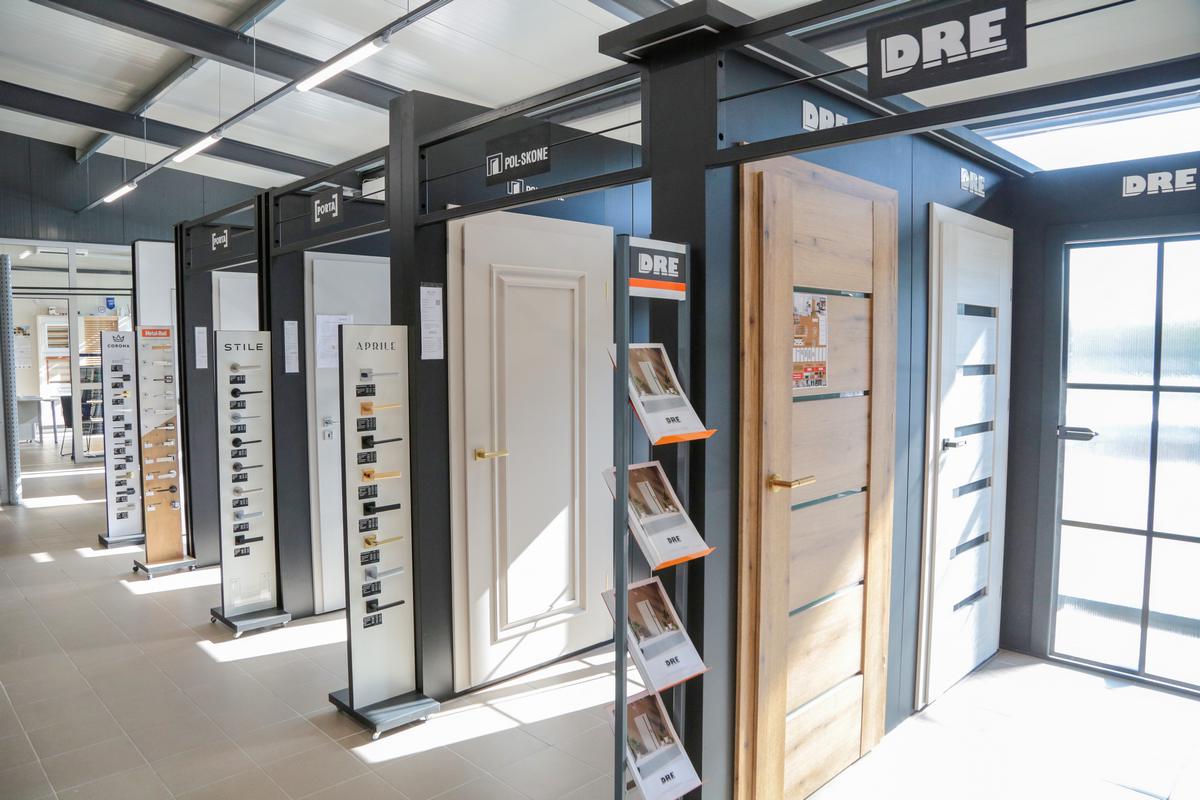 Galima liesti, varstyti, rinktis duris ir gauti profesionalias konsultacijas.