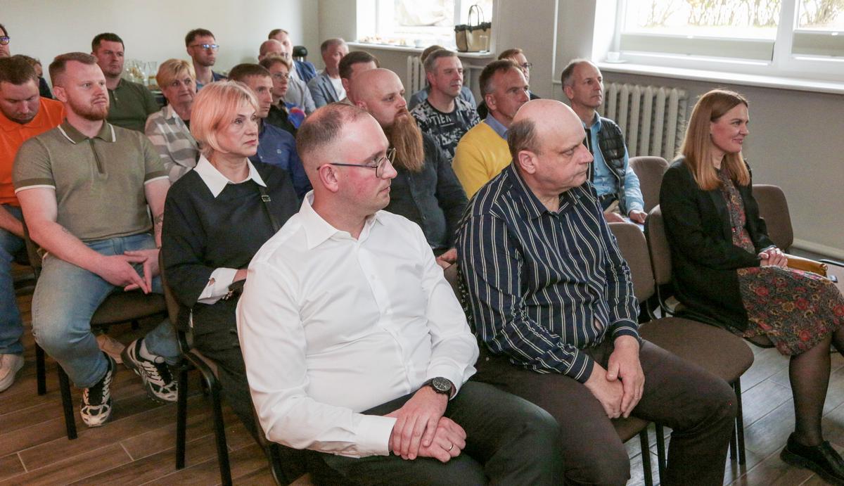 Verslo atstovai nuolat renkasi į įvairius sutikimus. Šįkart jie lankėsi UAB „Statybos ritmas“.