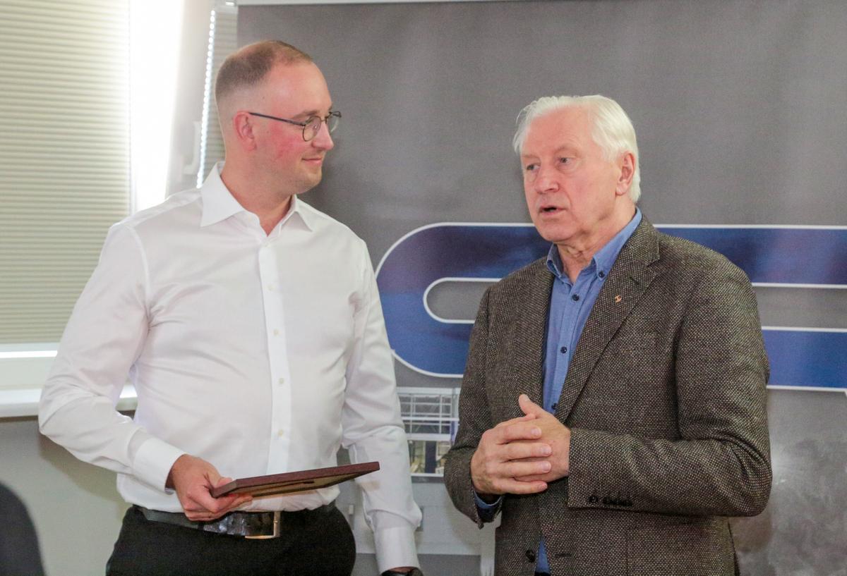 UAB „Statybos ritmas“ generalinis direktorius Danielius Pečiulis (kairėje) ir KPPAR viceprezidentas Vydas Damalakas.