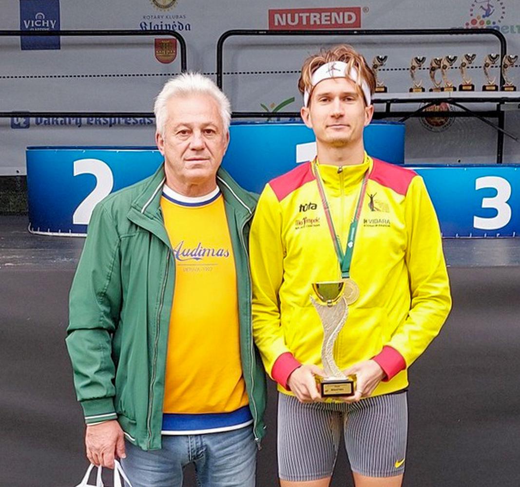 Giedrius Valinčius su treneriu Vladu Komisaraičiu.