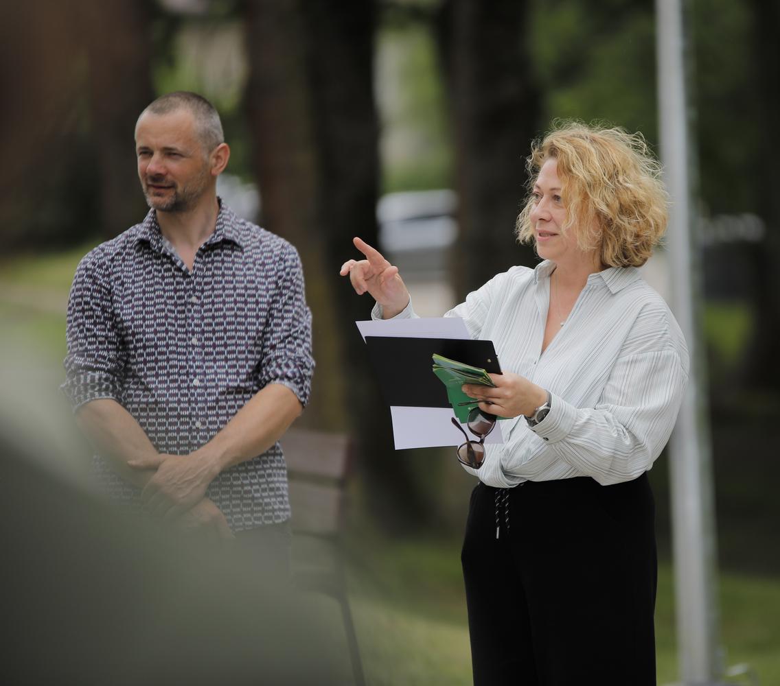 Dvi projekto „sielos“ – Kristina Strolienė ir skulptorius, studentų vadovas doc. Tadas Vosylius.