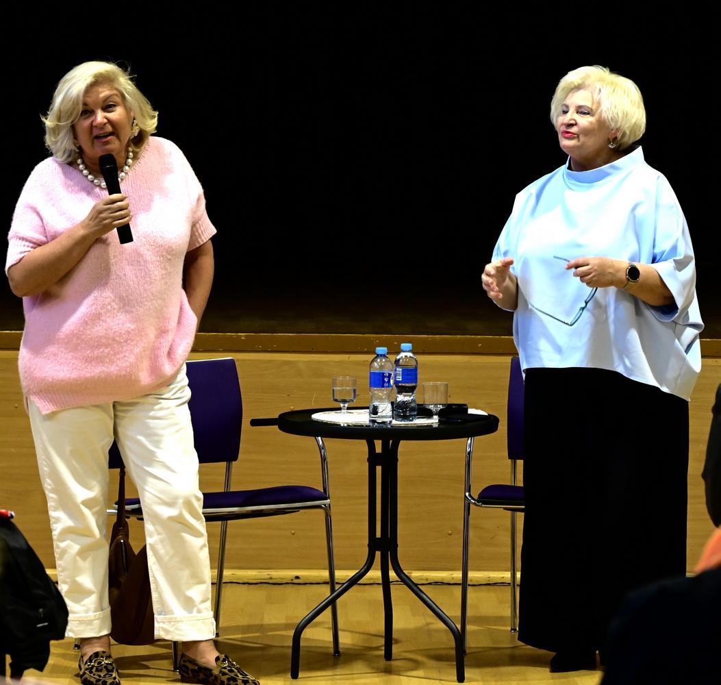 Į Irenos Lunskienės (dešinėje) klausimus Edita Mildažytė atsakinėjo atvirai ir emocingai.