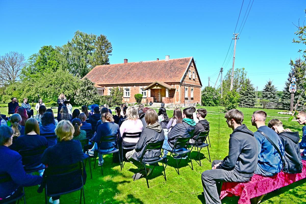Pagerbiant Kazį Borutą pirmieji akordai nuskambėjo jo tėviškėje.