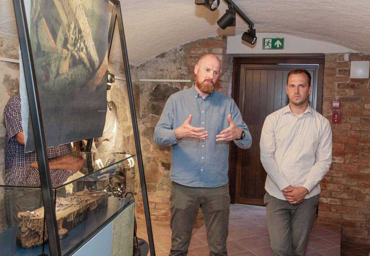 Romualdas Adomavičius ir Edvinas Ulbis sakė, kad nors situacija gerėja, narai randa nuskendusius laivus „nurengtus“ – jau būna pasidarbavę lobių ieškotojai. Jie sunaikina ir istoriją.   
