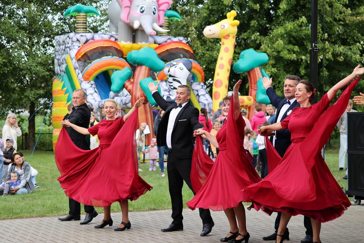 „Dainų ir šokių sūkury…“ geros nuotaikos netrūko.
