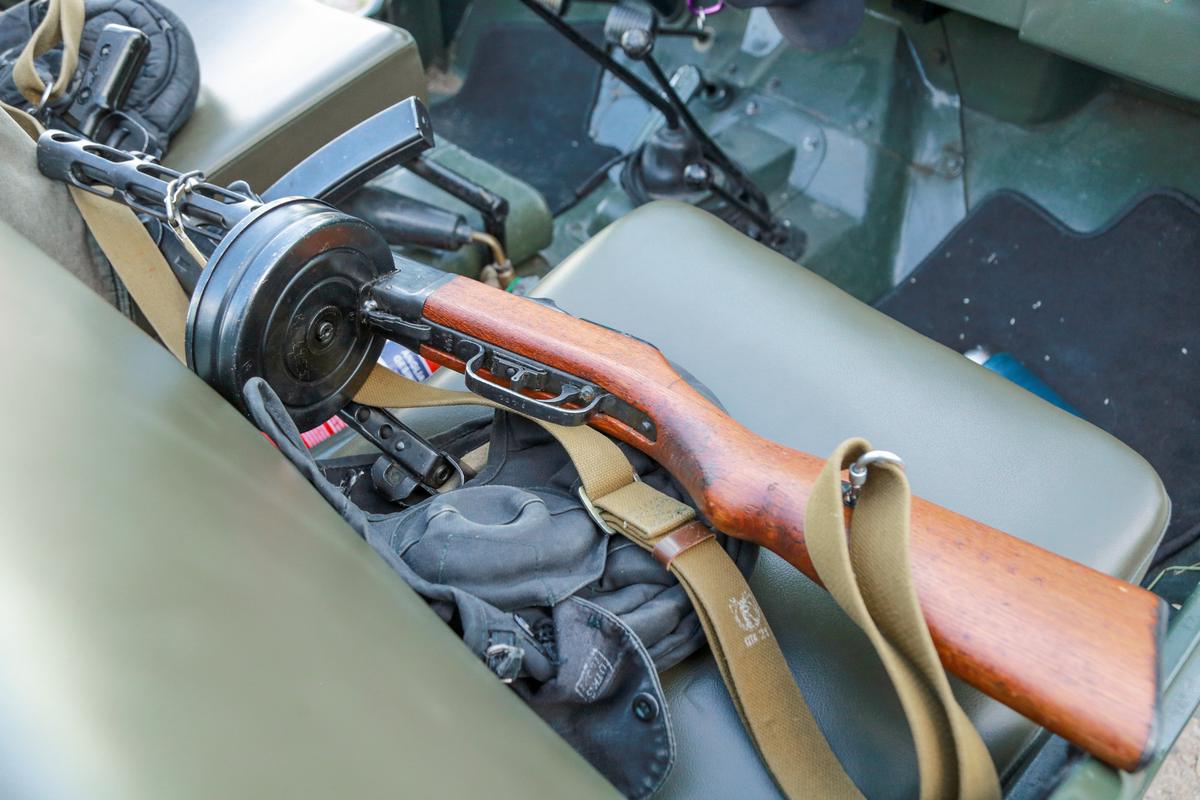 Karo muziejuje yra daug įvairių eksponatų. 