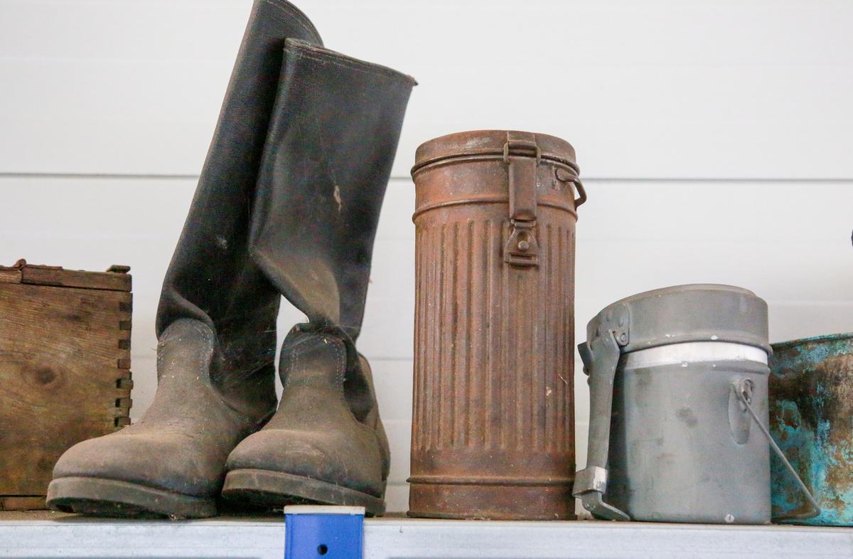 Karo muziejuje yra daug įvairių eksponatų. 