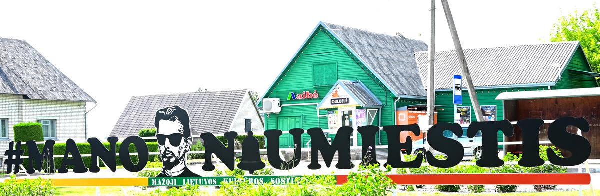 Mažoji kultūros sostinė kviečia… Ne vieną nustebino Vinco Kudirkos su tamsiais akiniais portretas – toks jis vaizduojamas ir vėliavoje šalia tradicinio logotipo. 