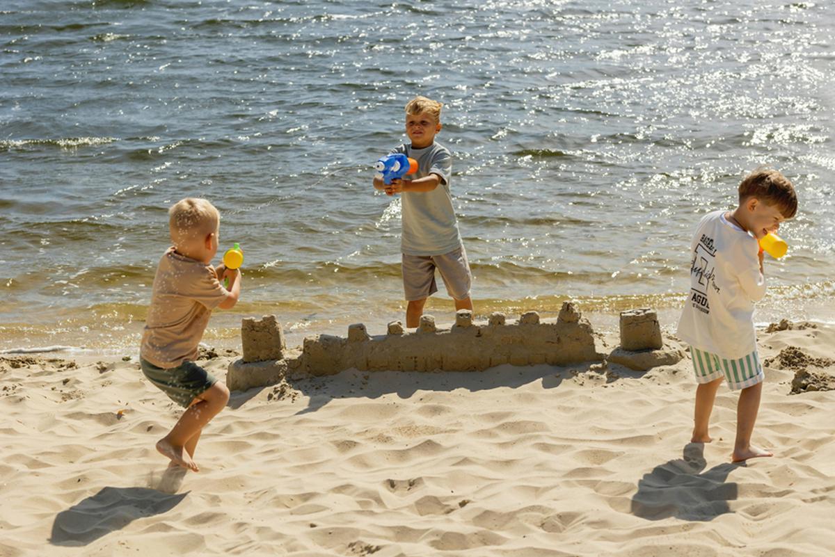 Vaikų vasaros džiaugsmai ir tėvų iššūkiai – neatsiejama vasaros dalis.