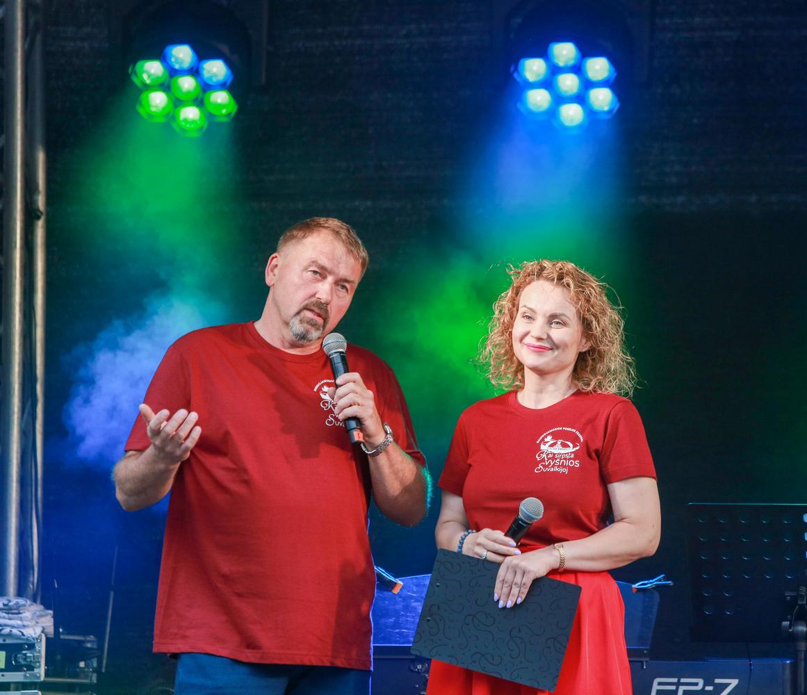Šventės vedėjai Rimantas Lekeckas ir Neringa Nekrošiūtė kvietė į koncertus Marijampolėje ir Kalvarijoje.