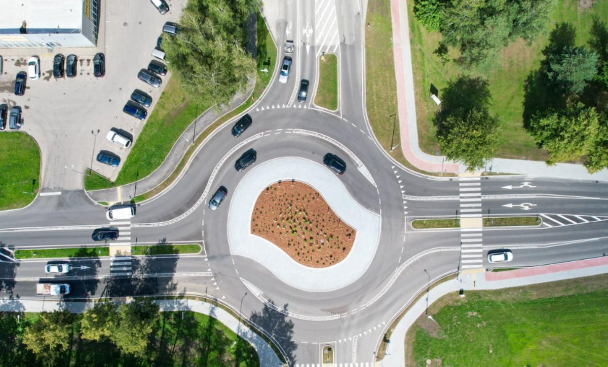 Vilkaviškio, Vokiečių ir J. Ambrazevičiaus-Brazaičio gatvių sankirta iki rekonstrukcijos buvo viena avaringiausių Marijampolėje.