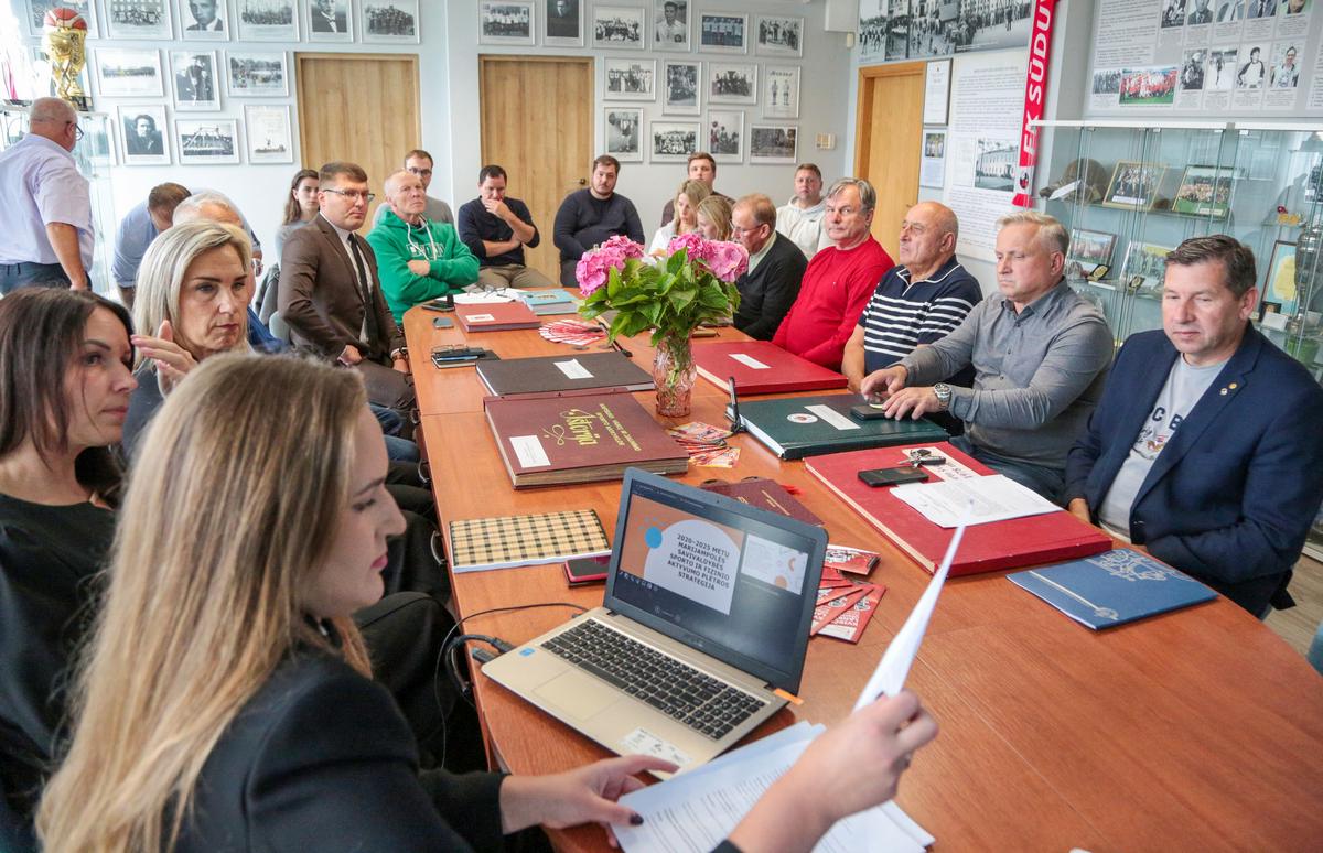 Marijampolėje pradėtas rengti naujas Savivaldybės sporto ir fizinio aktyvumo plėtros strategijos planas. Darbo grupė aptarė nuveiktus darbus ir ateities planus. 