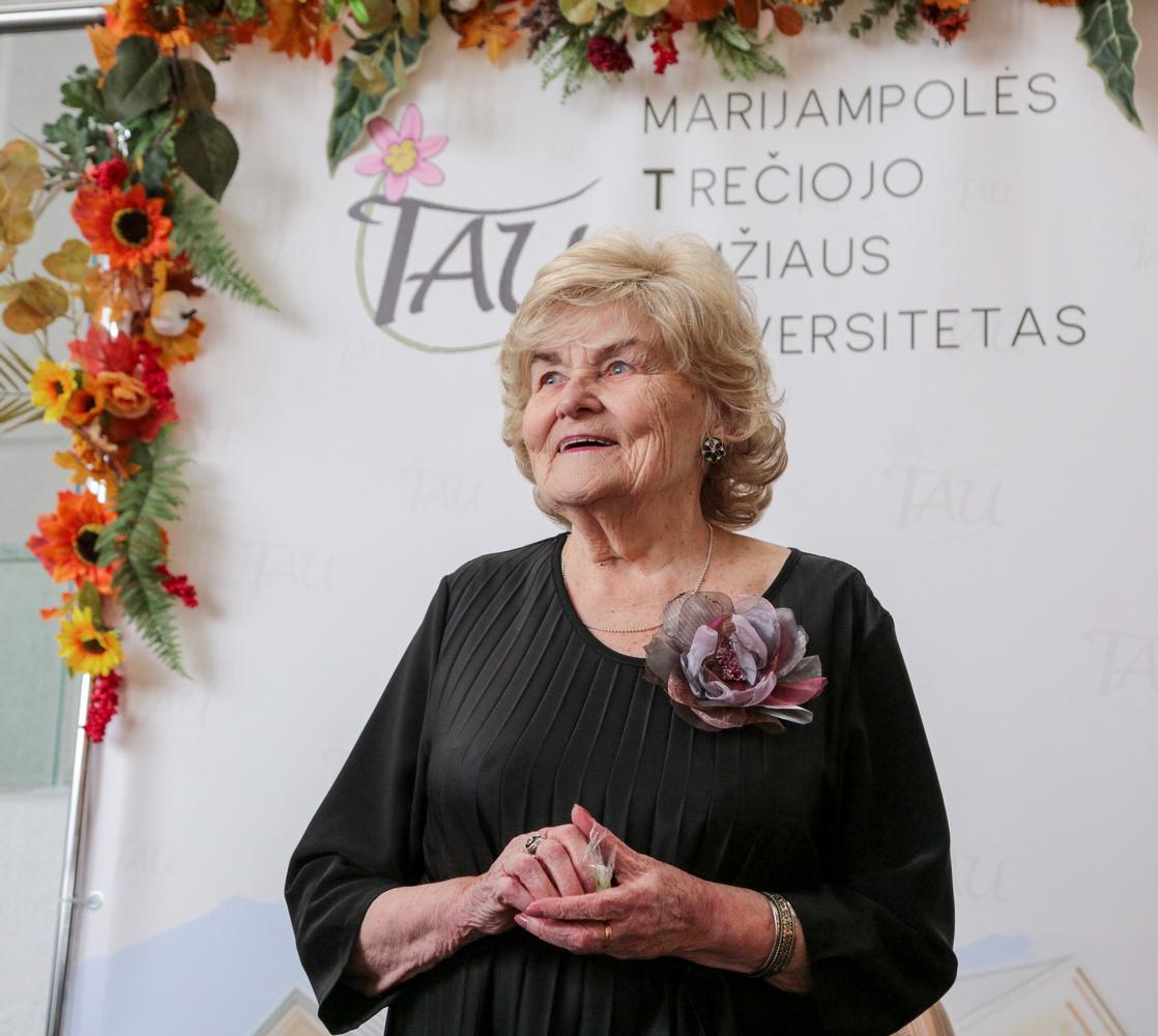 „Džiaukimės kiekviena diena – lankant universitetą tos dienos tampa prasmingesnės“. To ilgametė TAU vadovė Onutė Sakalauskienė linki ir tiems, kurie mokymosi džiaugsmo dar neatrado…