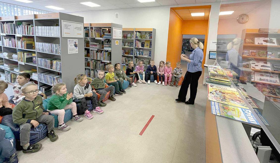 Susipažinę su biblioteka, „Vaivorykštės“ ugdytiniai žadėjo grįžti čia su tėveliais. 