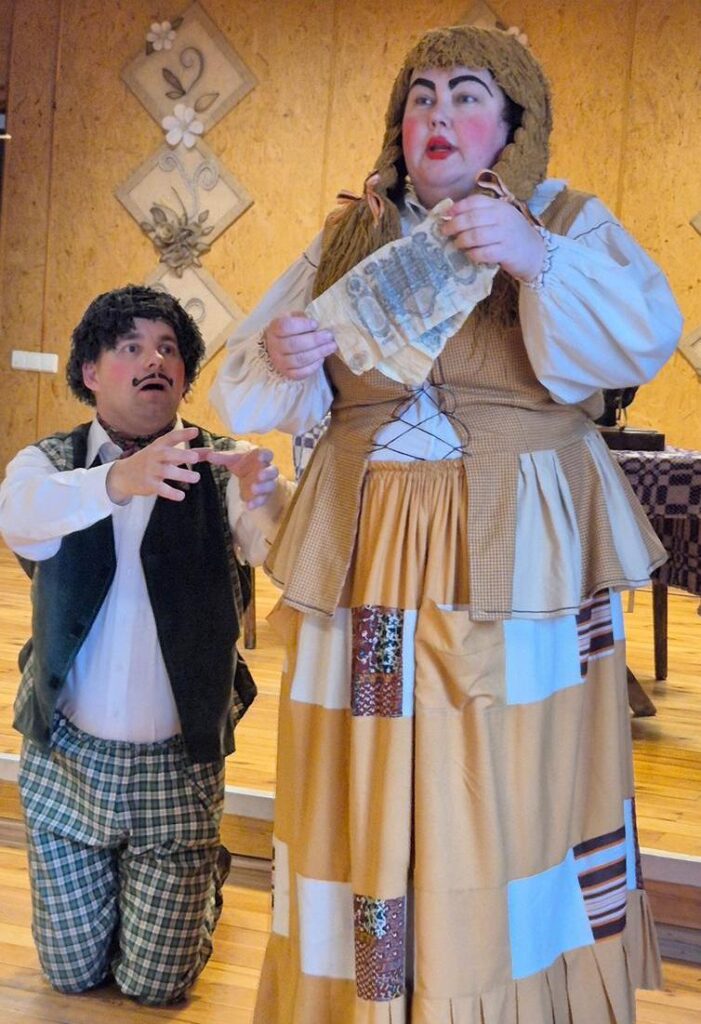 Aktoriai Renata Jarimavičienė ir Reimundas Tyras spektaklyje „Amerika pirtyje“, kuris vaidinamas jau 20 metų (2025 m.).