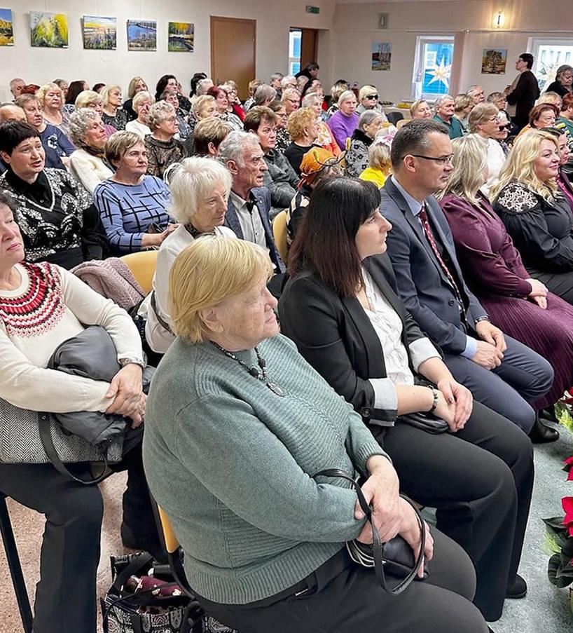 Į šventę susirinko gausybė neabejingų žmonių.  