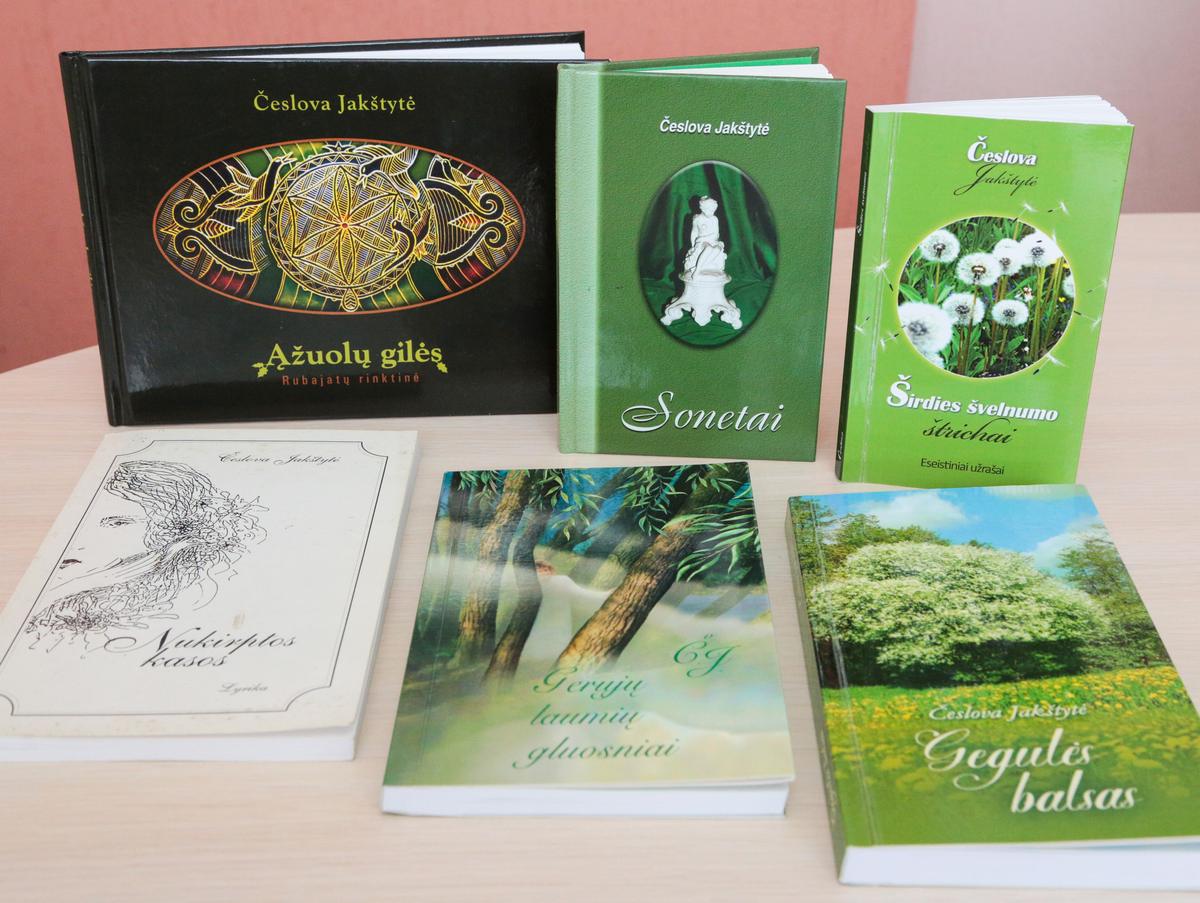 Čia – toli gražu ne visos Česlovos Jakštytės poezijos knygos.